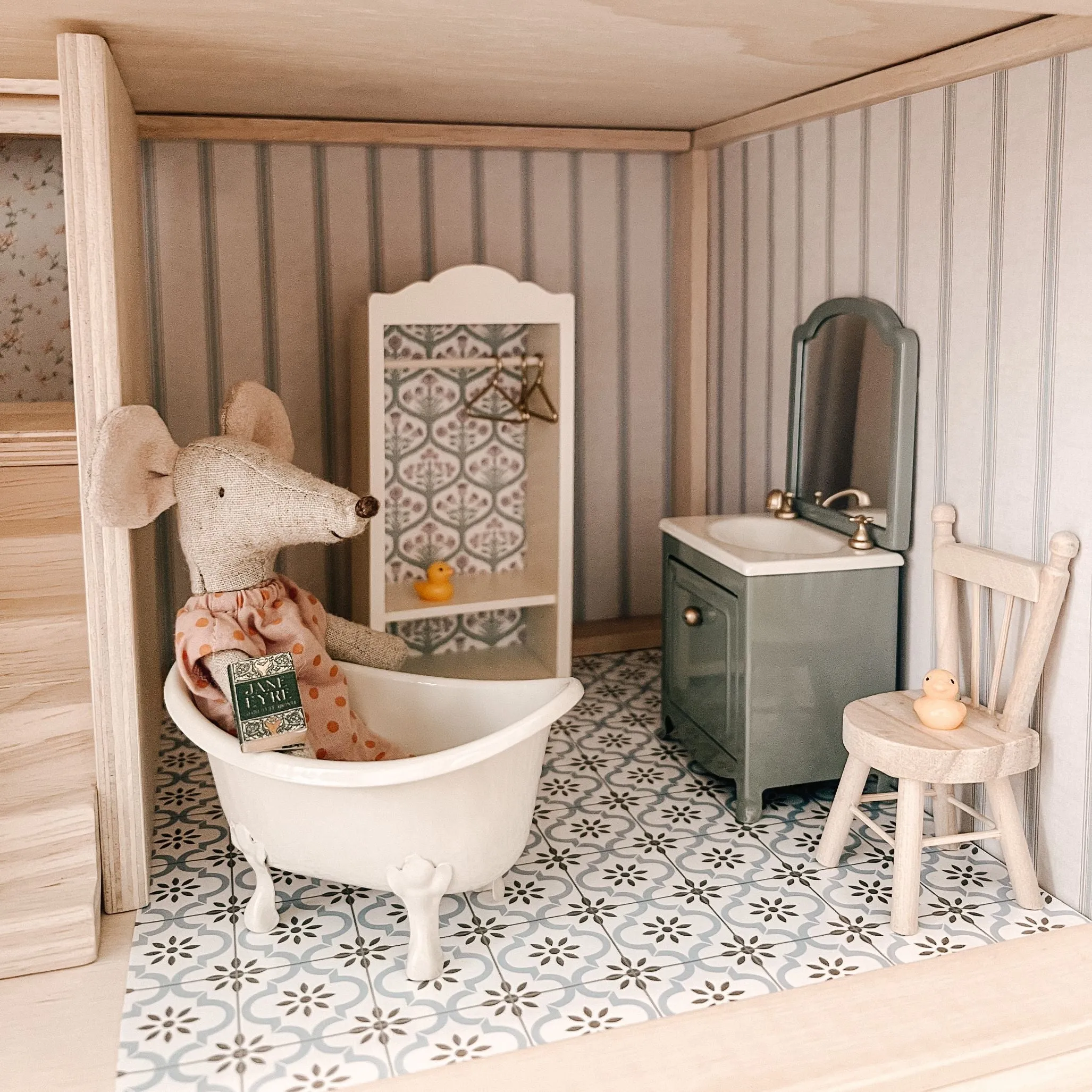 Bathtub, Mouse