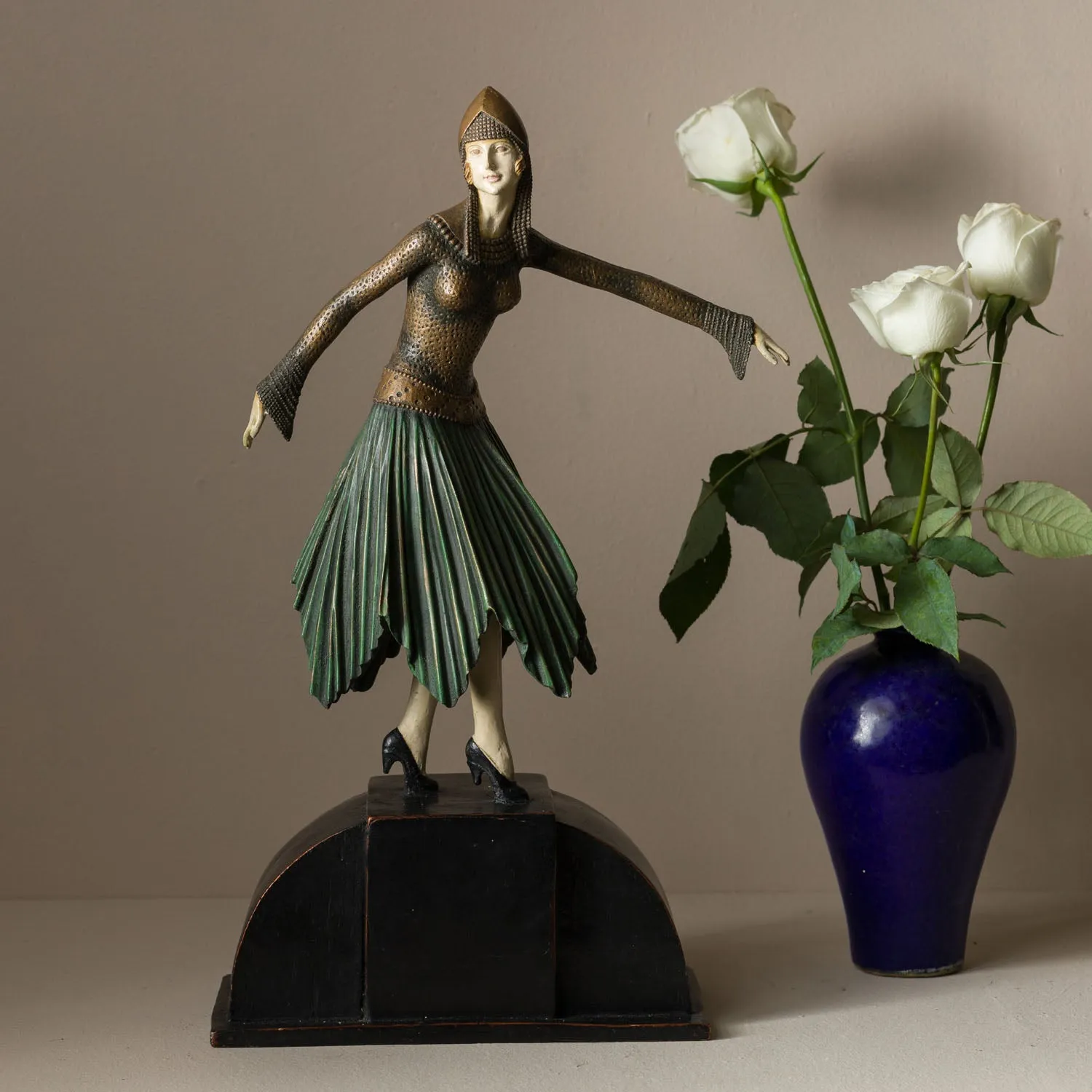 EVE DECO FIGURE